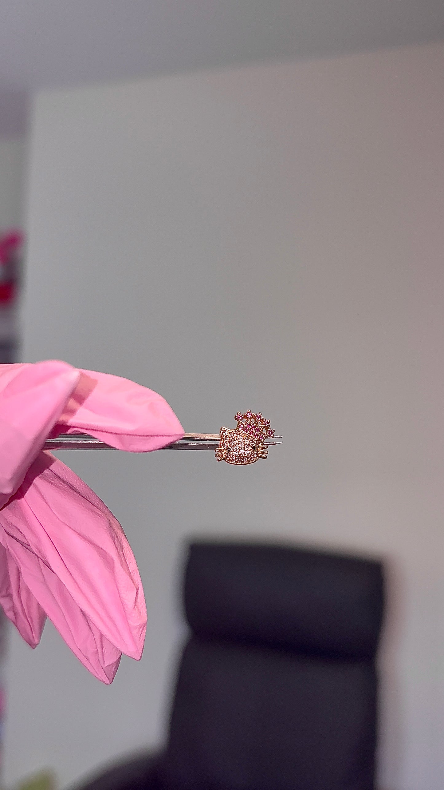 GOLD HK NOSE STUD