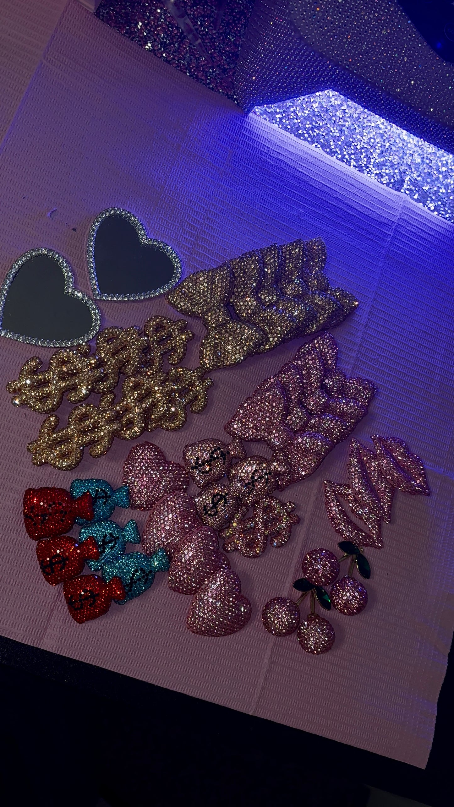 LUX LARGE JUNK CHARM MIX 36PCS